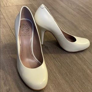 Vince Camino white high heels pumps